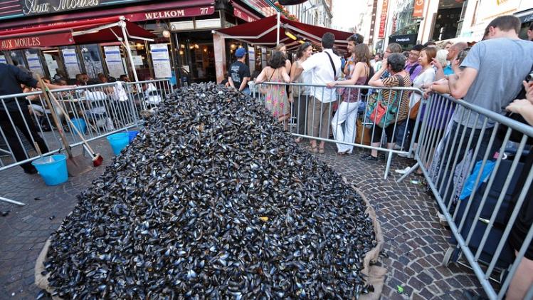 FRANCE-TOURISM-BRADERIE-LILLE-FEATURE