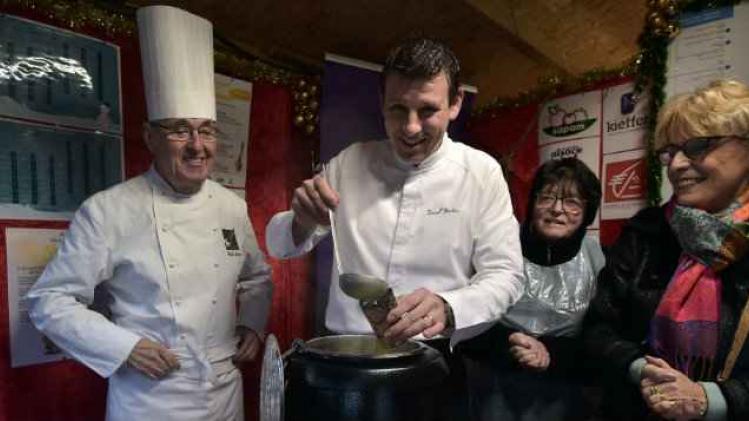 Strasbourg: Des hectolitres de "soupe étoilée" vendus pour la bonne cause au marché de Noël