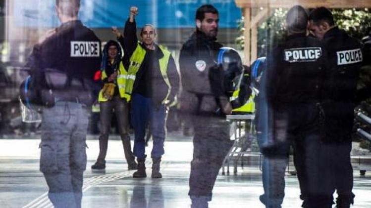 Gilets jaunes - France: 34 personnes placées en garde à vue préventivement à leur arrivée à Paris