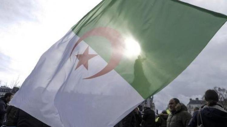 Etudiants et personnel médical défilent contre Bouteflika à Alger