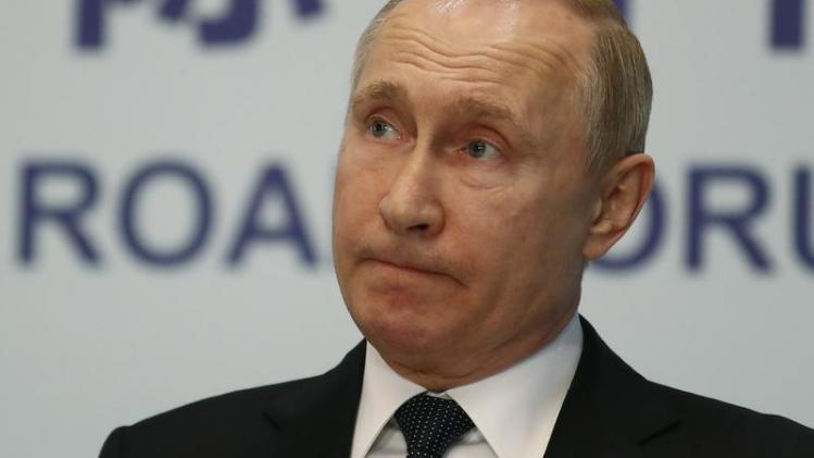 Poutine promulgue une loi controversée sur le contrôle d'Internet