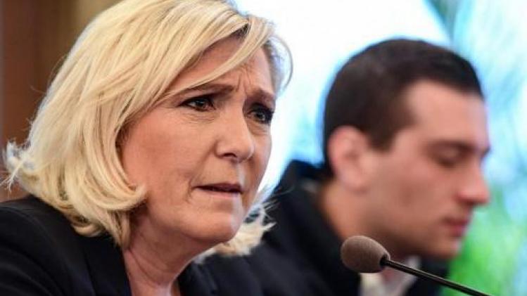 Le Pen fustige Macron et défend son bilan européen "fantastique"
