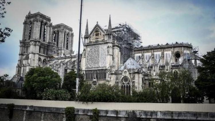 Notre-Dame de Paris: un angelot sculpté de la clé de voûte retrouvé dans les gravats