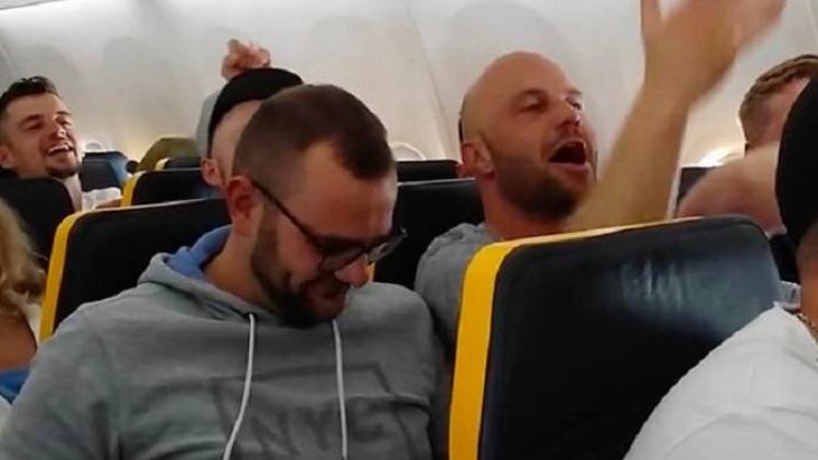0_Ryanair-passengers-filmed-chanting-racist-slurs-on-tense-and-violent-flight-to-Majorca