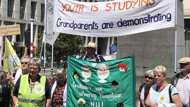"Climate Bastards" zetten protest van klimaatjongeren voort tijdens examens