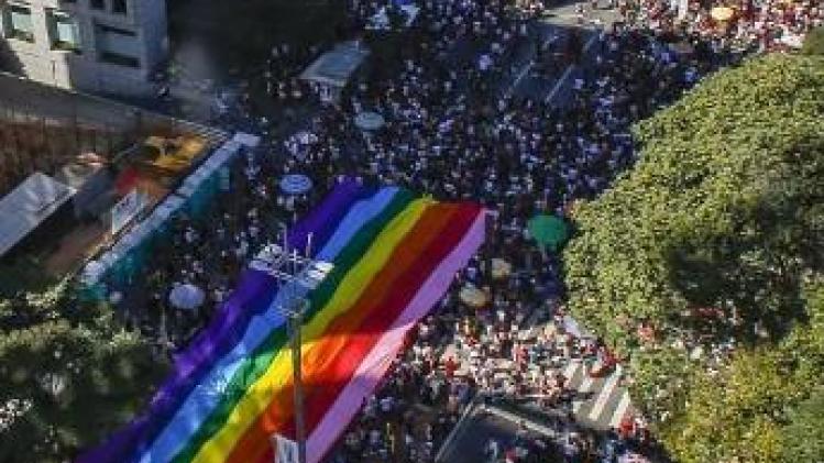 Brésil: des dizaines de milliers de personnes à la Gay Pride de Sao Paulo