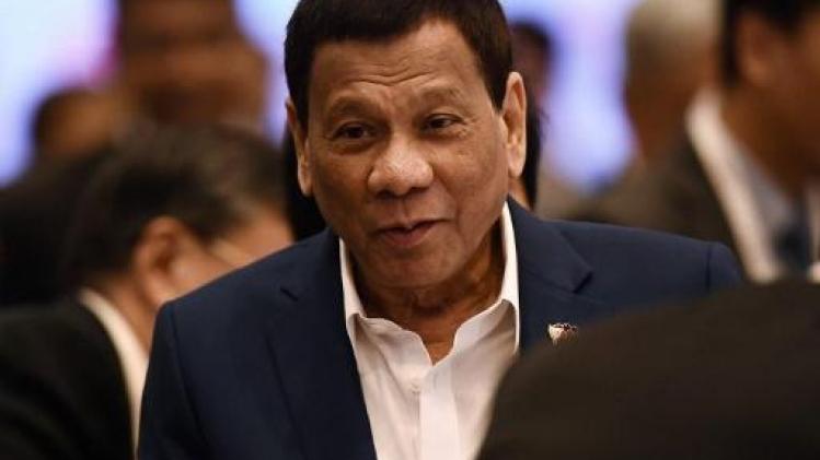 Le président philippin Rodrigo Duterte signe une loi punissant le harcèlement de rue