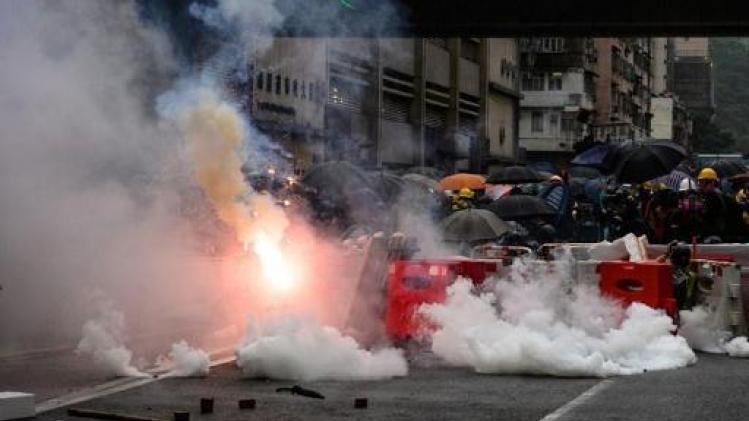 La police utilise des canons à eau contre des manifestants à Hong Kong
