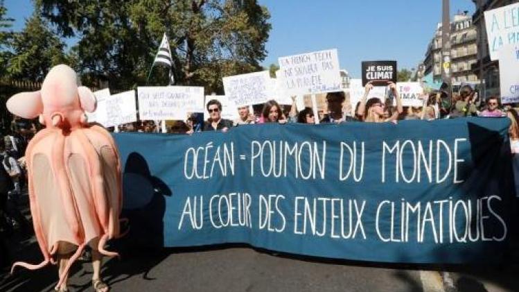 Climat: des organisateurs appellent à quitter la manifestation parisienne