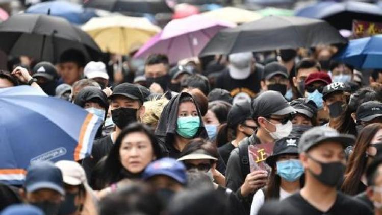 Mouvement de contestation à Hong Kong - La foule défie la police après l'agression de deux militants
