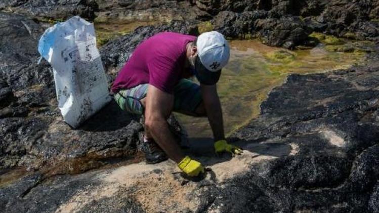 Brésil: des taches de pétrole sur des maillots de foot pour dénoncer la pollution