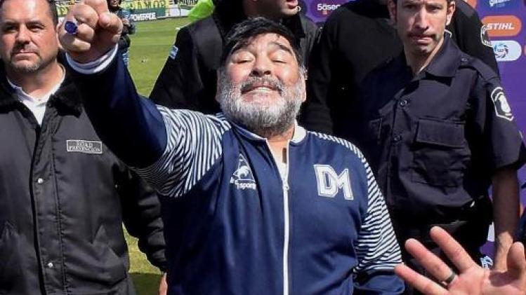Maradona annonce son retour au poste d'entraîneur de Gimnasia La Plata