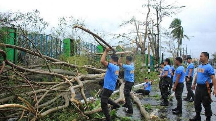 Deux morts au passage du typhon Kammuri, l'aéroport de Manille fermé