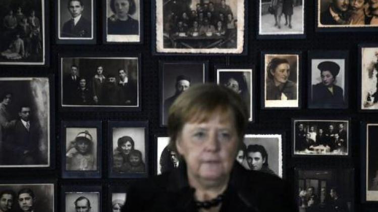 Angela Merkel insiste à Auschwitz sur le devoir de mémoire allemand