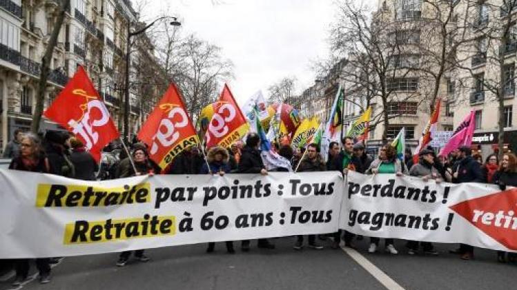 Des milliers de personnes manifestent à Paris contre le projet de réforme des retraites