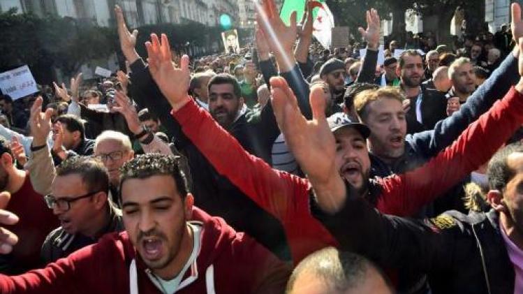 Les manifestants du "Hirak" en Algérie promettent de "ne pas s'arrêter"