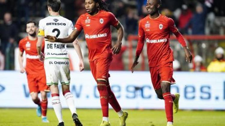 Jupiler Pro League - Un penalty de Mbokani délivre l'Antwerp face à Zulte Waregem