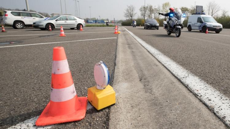 POLICE DOGS CONTROL ACTION DRUGS BORDER