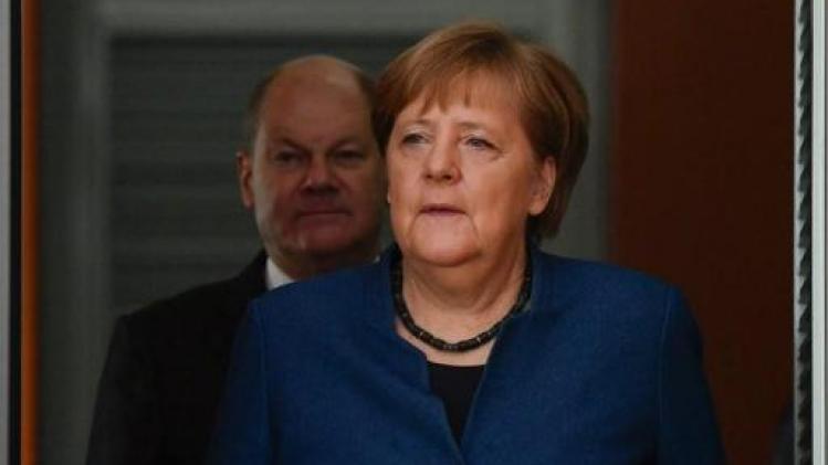 Merkel condamne une alliance avec l'extrême droite et veut un nouveau vote