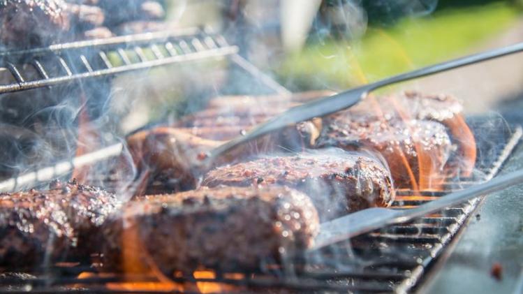 close-photography-of-grilled-meat-on-griddle-1105325