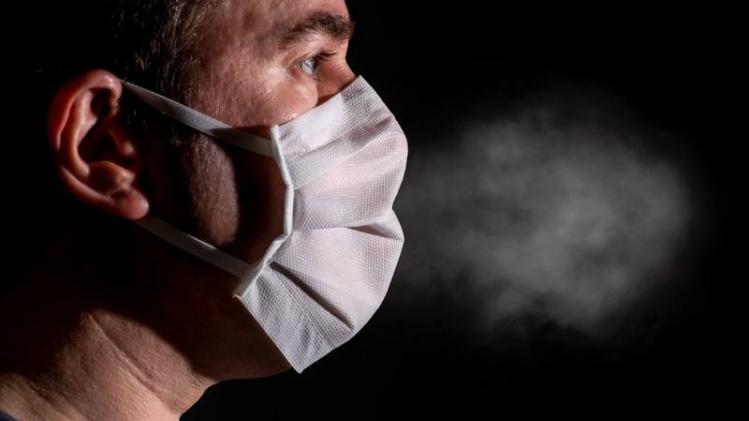 air spread through a cheap defective protective face mask