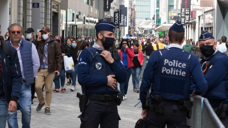 BRUSSELS CORONA VIRUS SHOPPING STREET SOCIAL DISTANCE