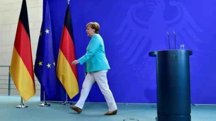 Merkel met en garde contre des réactions trop "rapides et simples" des 27