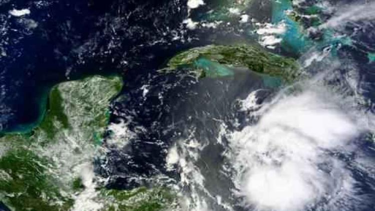 La tempête Earl devient un ouragan, menace l'Amérique centrale