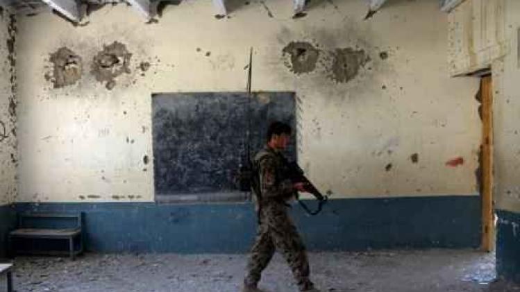Les forces afghanes utilisent des écoles pour s'abriter, selon HRW