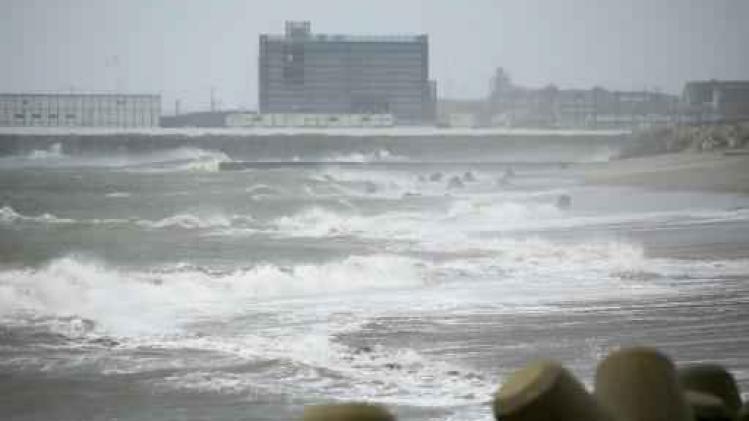 Japon: un puissant typhon accoste dans la région sinistrée du nord-est