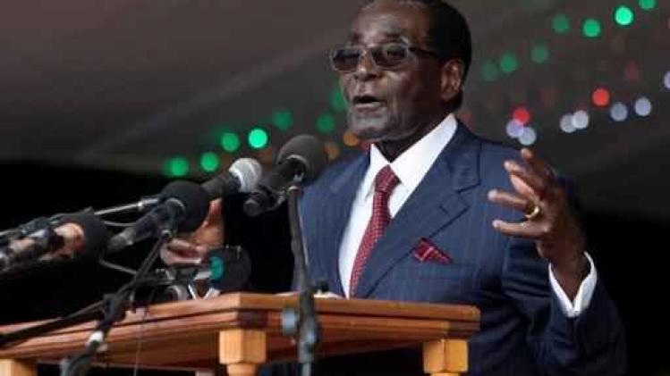 Le président zimbabwéen Robert Mugabe répond aux rumeurs sur son état de santé