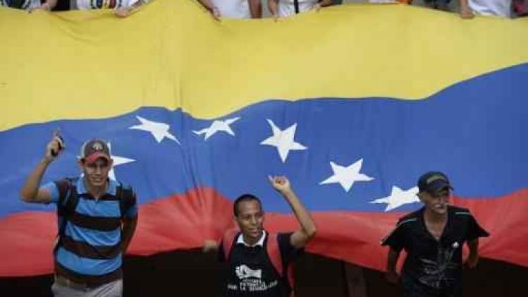 Crise au Vénézuela - Démonstration de force dans la rue de l'opposition et des partisans du président