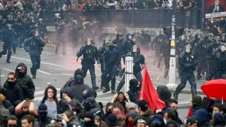 Loi Travail/manifestations: 6 blessés à Paris, dont un policier brûlé à une jambe