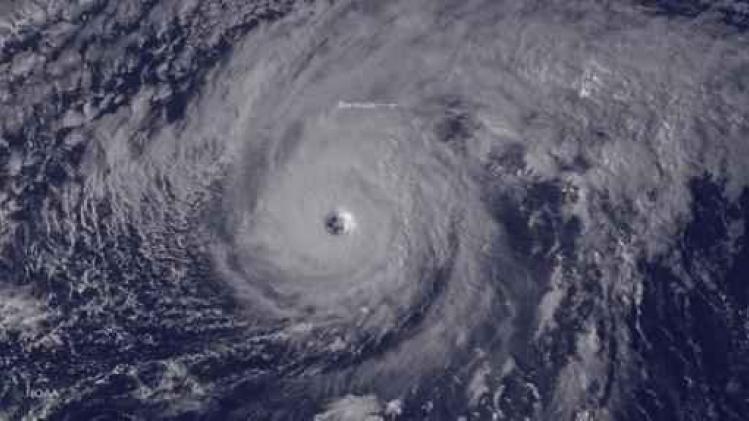 L'ouragan Nicole commence à s'éloigner des Bermudes, pas de mort ni de blessé grave