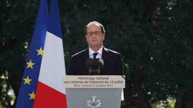 Hollande loue "l'unité nationale" lors d'un hommage aux victimes de l'attentat de Nice