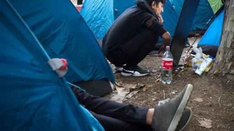 Opération de contrôle dans un campement de migrants à Paris