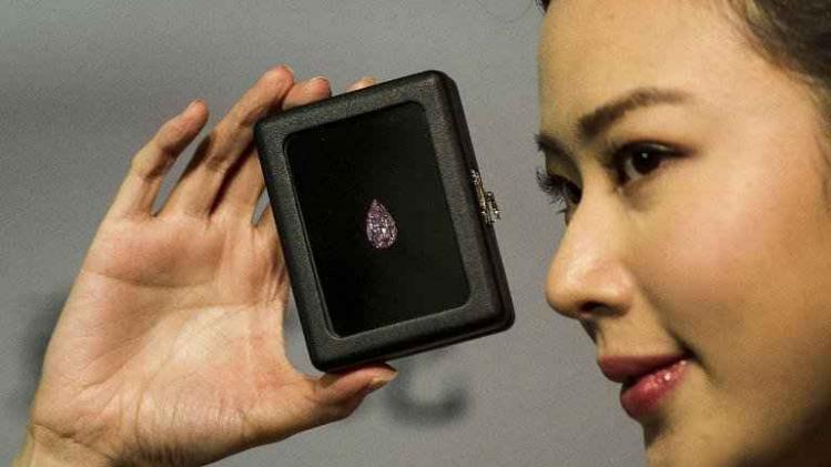 afp-record-17.8-mn-for-fancy-vivid-pink-diamond-at-hk-auction