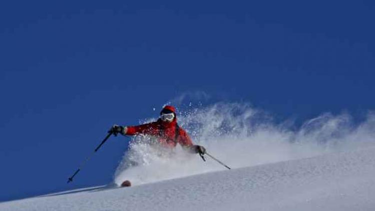Telemark_skiing_-_Pyrenees