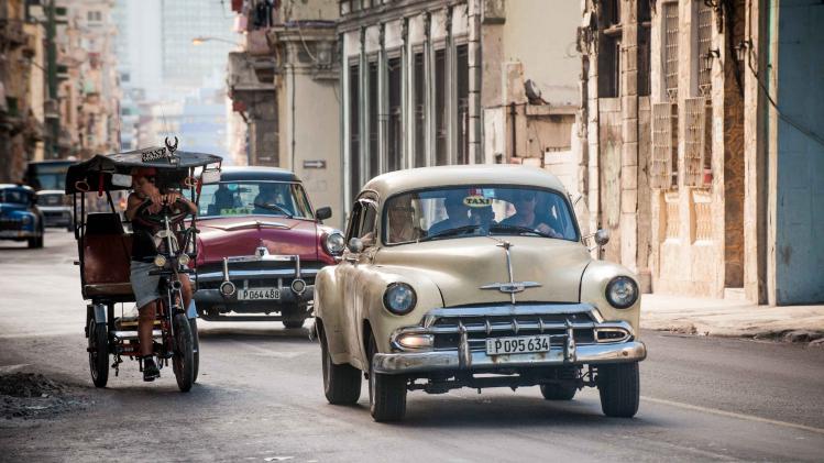 CUBA-OLD AMERICAN CARS