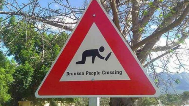 sign-drunk-people-crossing