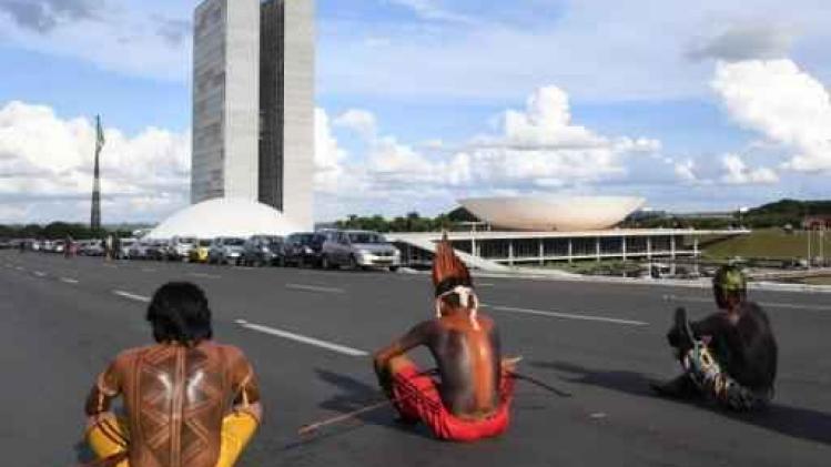 Brésil: affrontements lors d'une manifestation d'Indiens devant le Parlement