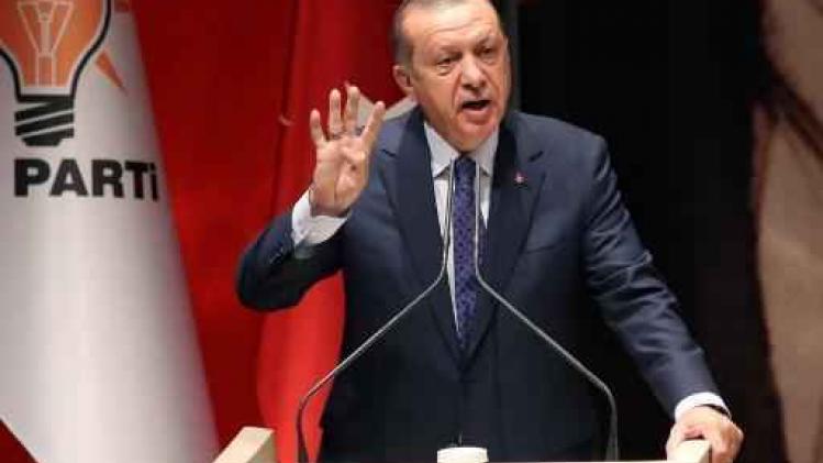 En le privant de meeting, l'Allemagne commet un "suicide politique", estime Erdogan