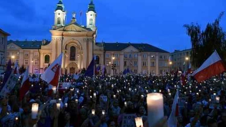Réforme de la justice en Pologne - Une mer de bougies pour défendre l'indépendance des tribunaux