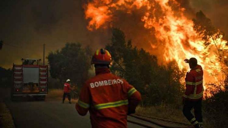 2.000 pompiers portugais toujours mobilisés contre les incendies