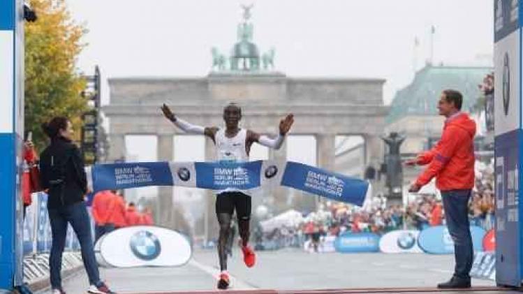 Le Kenyan Eliud Kipchoge remporte le marathon de Berlin en 2h03:34
