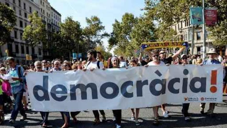 Catalogne: les manifestations patriotiques se multiplient en Espagne