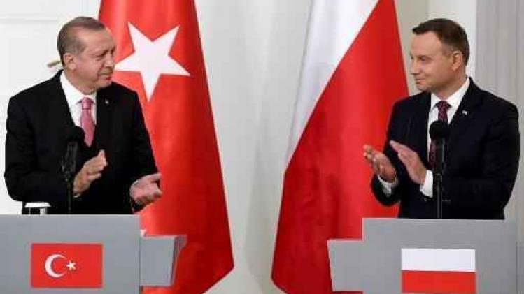 Erdogan fait à Varsovie sa 1ère visite dans un pays de l'UE depuis le putsch manqué