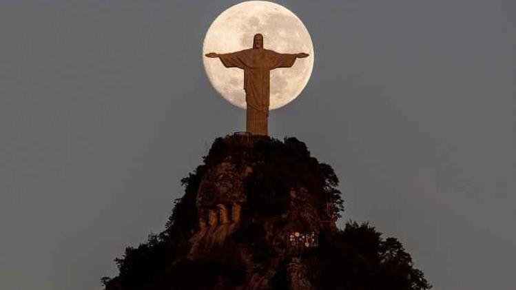 FBL-WC-2014-BRAZIL-FEATURE-CHIRIST THE REDEEMER-MOON