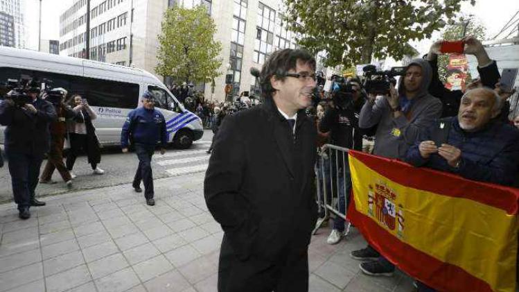 Crise en Catalogne: Carles Puigdemont dénonce un "procès politique"