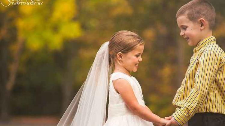 This-adorable-5-year-old-girl-asked-for-to-marry-with-her-best-friend-before-a-complicated-surgery-5a056c17ce0b3__880